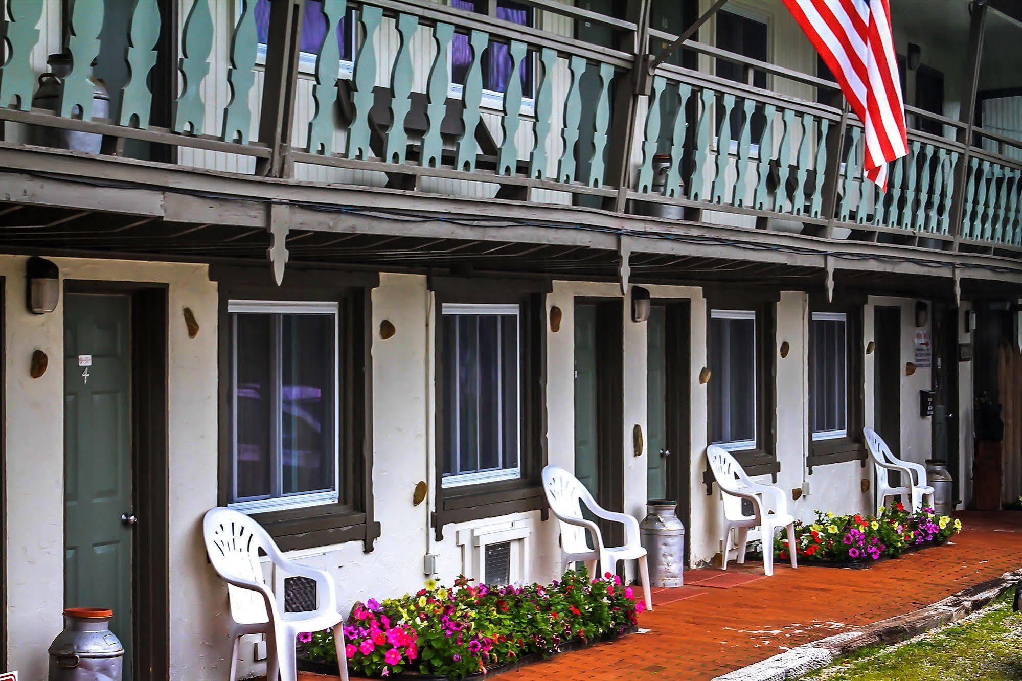 Happy Bear Motel Killington Exterior photo